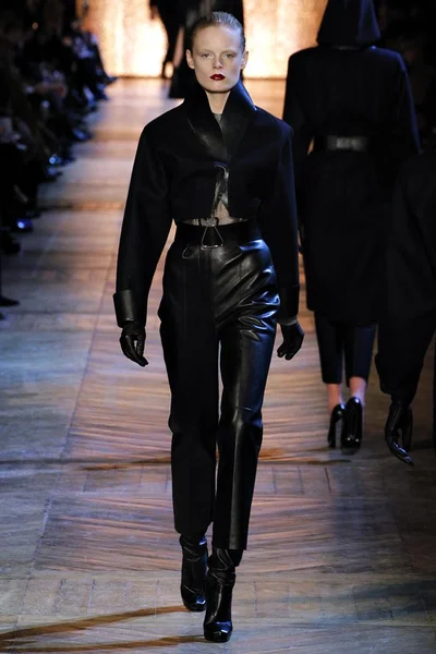 Look 3
